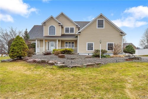 7541 Plum Hollow Cir, Liverpool, NY, 13090-3624 | Card Image