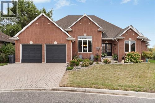 2739 Lombardy Cres, LaSalle, ON, N9H2L8 | Card Image