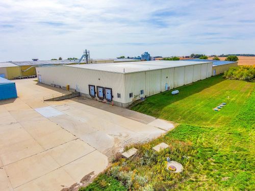 bay-21035 240th St, Grundy Center, IA, 50638-8695 | Card Image