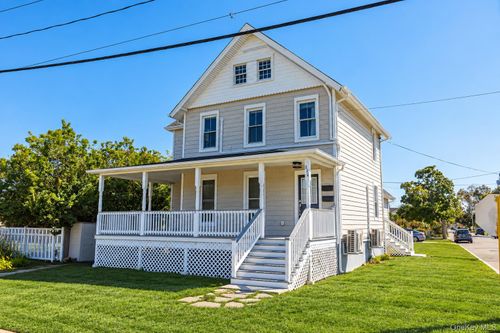 222 Cedar Ln, Babylon, NY, 11702-4417 | Card Image