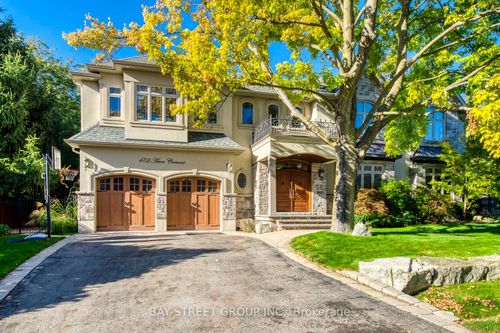 452 Avon Cres, Oakville, ON, L6J2T3 | Card Image