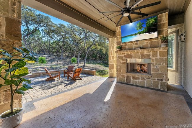 663 Private Road 1712, House other with 3 bedrooms, 3 bathrooms and null parking in Mico TX | Image 58