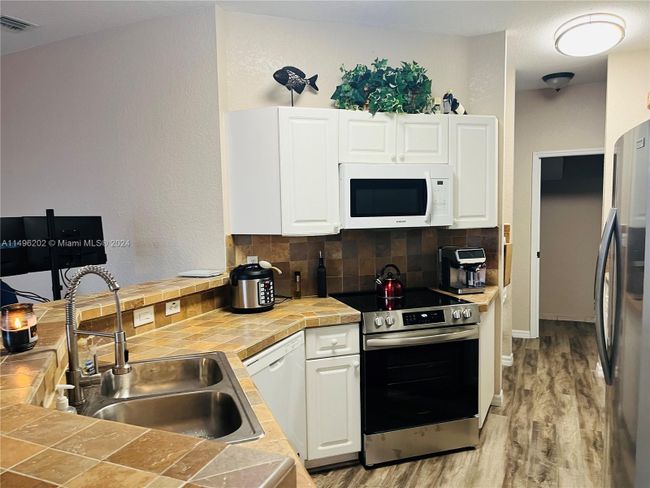 13748 Sw 118 Th Ter, Townhouse with 3 bedrooms, 3 bathrooms and null parking in Miami FL | Image 16