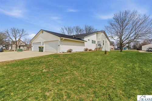 916 Armstrong Blvd N, Saint James, MN, 56081-1528 | Card Image