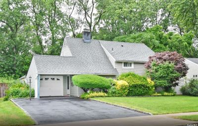 176 E Cabot Lane, House other with 4 bedrooms, 2 bathrooms and null parking in Westbury NY | Image 1