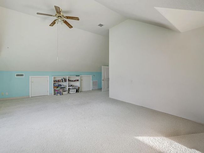 Upstairs room | Image 13