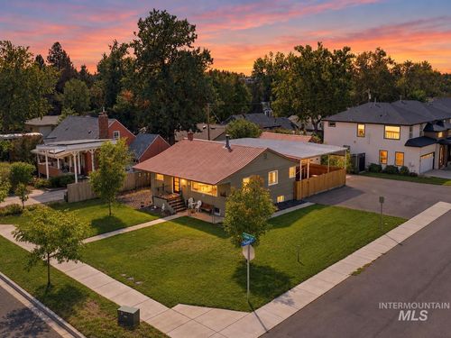 3811 W Puggy Ln, Boise, ID, 83705-1800 | Card Image