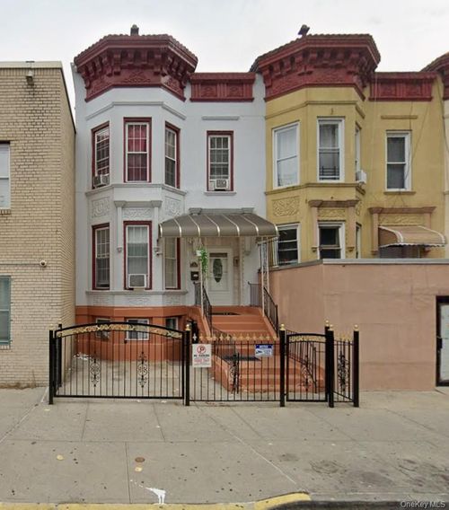 8831 161st Street, New York, NY, 11432 | Card Image