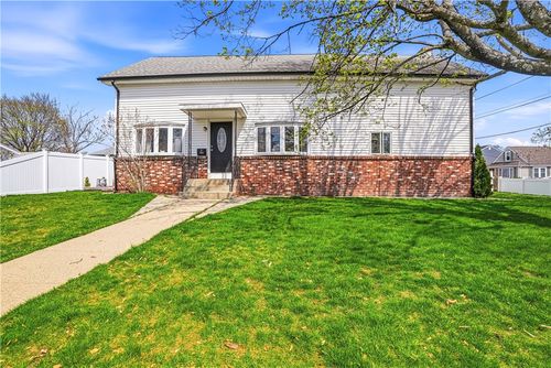 353 High St, Cumberland, RI, 02864-7918 | Card Image