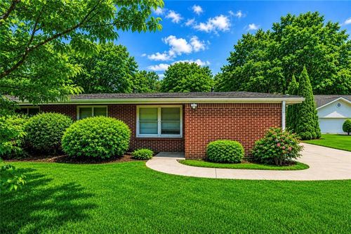 1055 Pine St Ne, Conyers, GA, 30012-4578 | Card Image