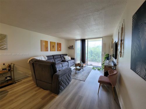 apt-510-9320 Fontainebleau Blvd, Miami, FL, 33172-4270 | Card Image