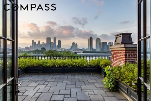 21 Beekman Pl, New York, NY, 10022-8022 | Card Image