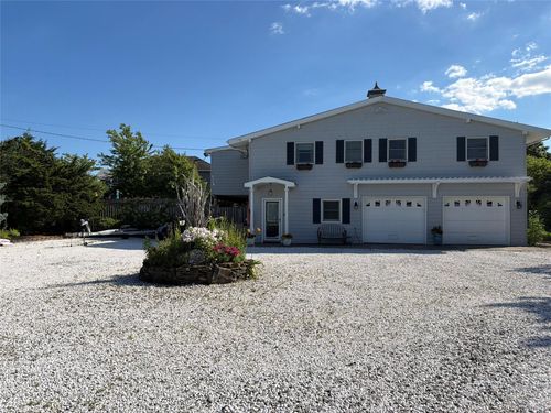 72 Circle Dr, Babylon, NY, 11702 | Card Image