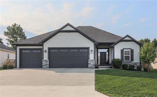 21831 W 177th Ter, Olathe, KS, 66062-8437 | Card Image