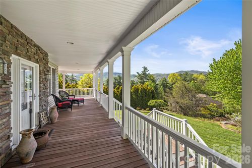 420 Kanuga Forest Dr, Hendersonville, NC, 28739-7343 | Card Image