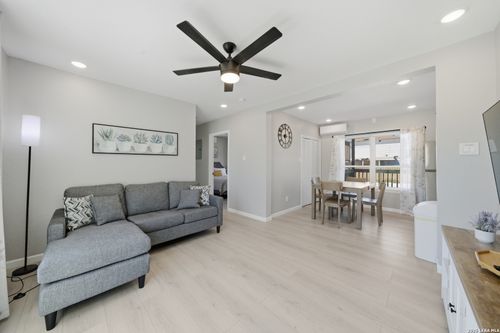 2819 S Pine St, San Antonio, TX, 78210-5127 | Card Image