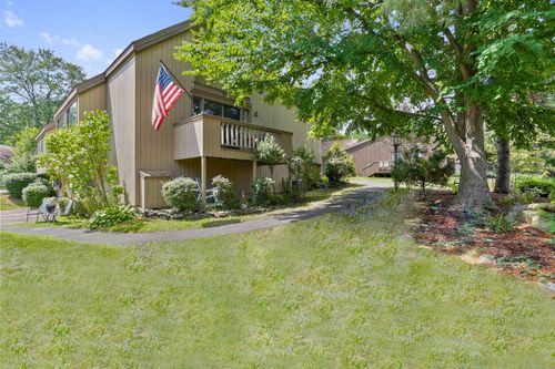 288B Agawam Dr, Stratford, CT, 06614-8154 | Card Image