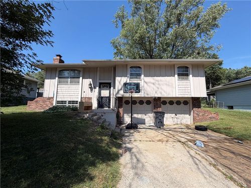 317 Sw Sandstone Dr, Blue Springs, MO, 64014-4552 | Card Image