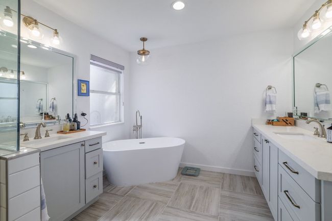 Master Bathroom | Image 15