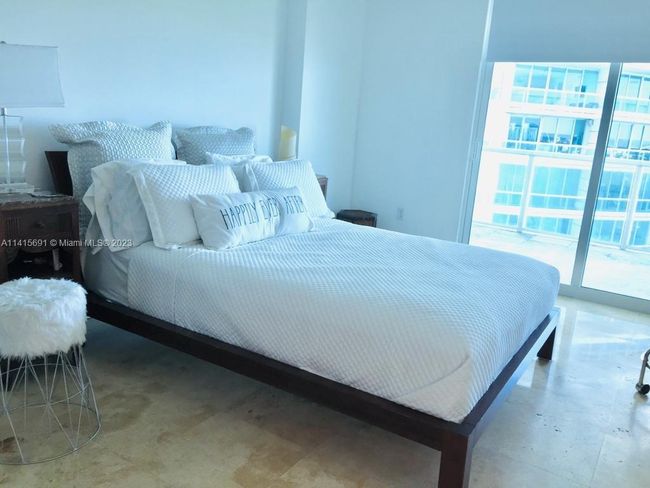 APT-2110 - 2101 Brickell Ave, Condo with 1 bedrooms, 1 bathrooms and null parking in Miami FL | Image 11