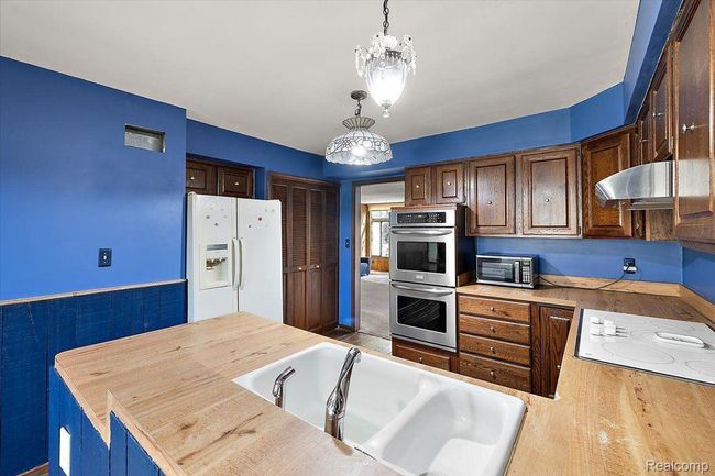 6906 Pebblecreek Woods Dr, Condo with 3 bedrooms, 3 bathrooms and null parking in West Bloomfield MI | Image 6