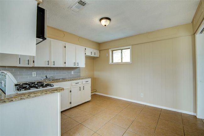 222 S Avenue G, House other with 4 bedrooms, 3 bathrooms and null parking in Freeport TX | Image 8
