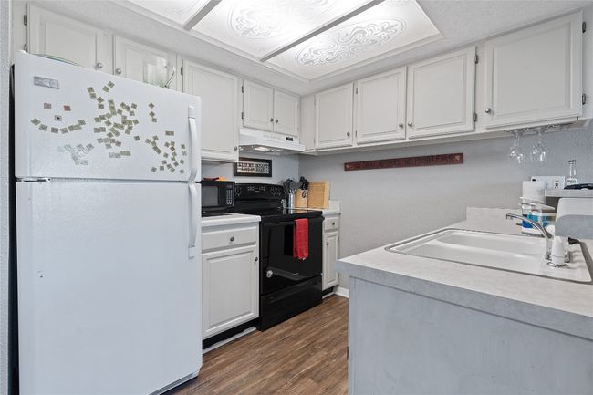 111 Comanche Pt, Townhouse with 3 bedrooms, 2 bathrooms and 2 parking in Point Venture TX | Image 11