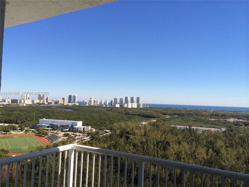 2204-15051 Royal Oaks Ln, North Miami, FL, 33181-2461 | Card Image