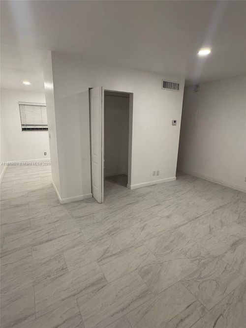 apt-109-30 Se 4th Ave, Hallandale Beach, FL, 33009-5502 | Card Image