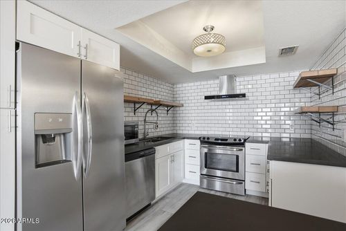 402-7910 E Camelback Rd, Scottsdale, AZ, 85251-2665 | Card Image