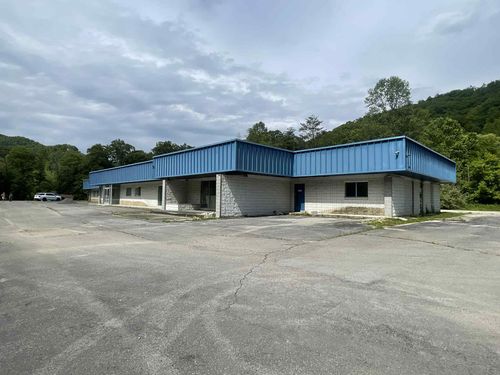 147 Big Blue Blvd, Whitesburg, KY, 41858-8035 | Card Image