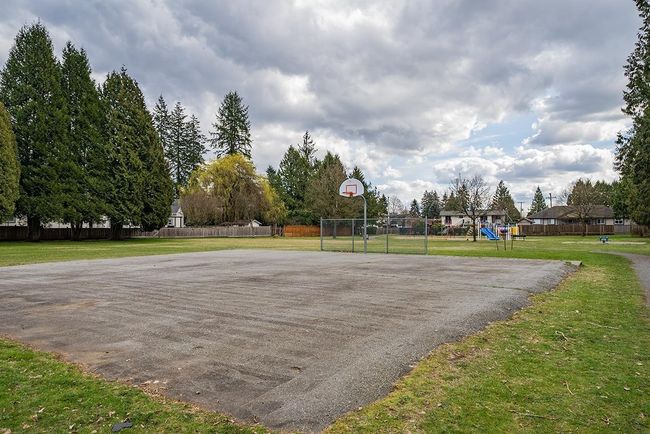11676 210 Street, House other with 3 bedrooms, 1 bathrooms and 5 parking in Maple Ridge BC | Image 13
