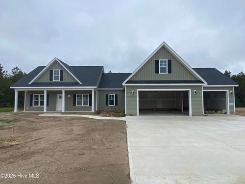 110 Rae Dr, Pikeville, NC, 27863-4702 | Card Image