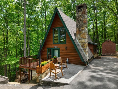 536 Ownby Cir, Gatlinburg, TN, 37738-5702 | Card Image