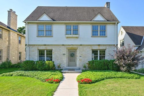 8855 Jackson Park Boulevard, Wauwatosa, WI, 53226 | Card Image