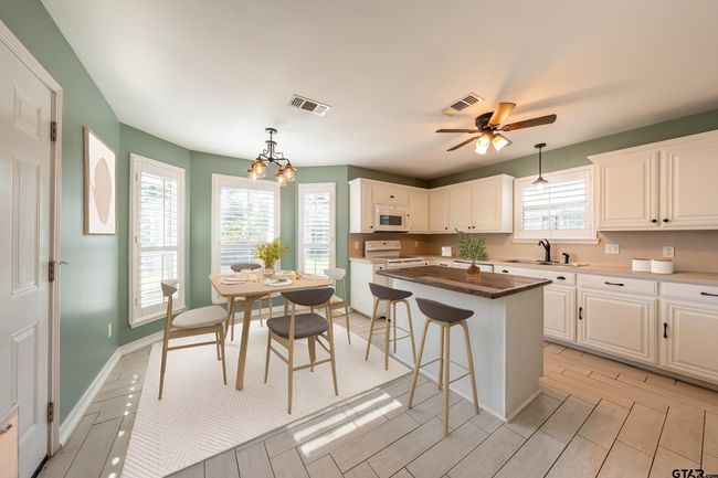 5709 Mustang Trl, House other with 4 bedrooms, 2 bathrooms and null parking in Tyler TX | Image 5