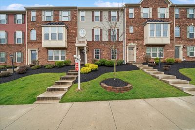 220 Thornapple Ln., Townhouse with 3 bedrooms, 2 bathrooms and 2 parking in Cranberry Twp PA | Image 1