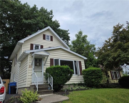 211 Steko Ave, Rochester, NY, 14615-3327 | Card Image