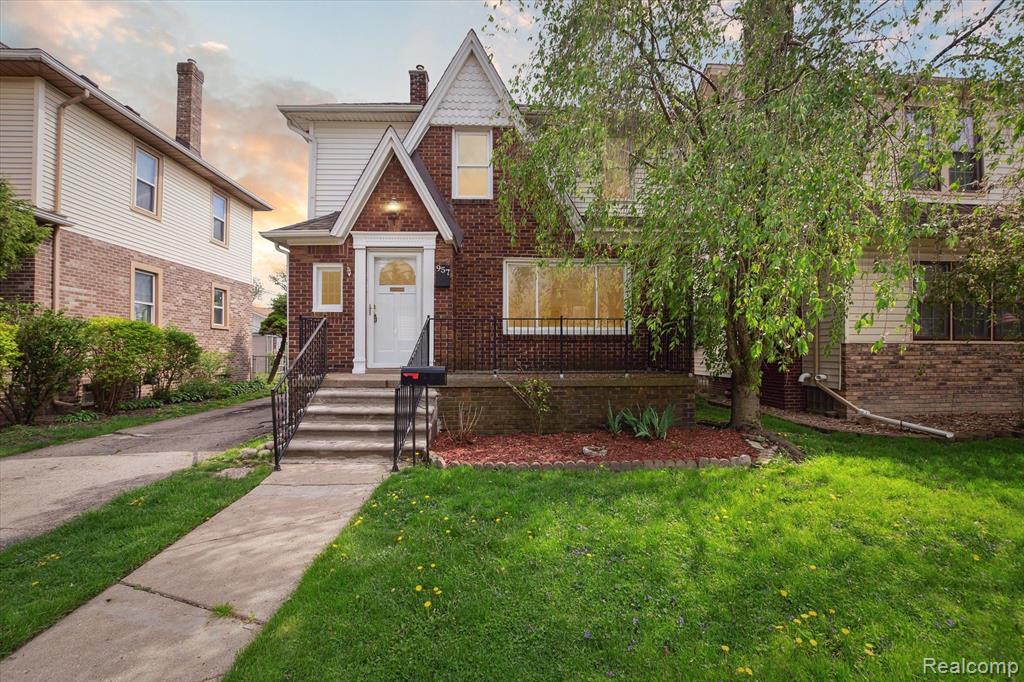 Winchester Ave, Lincoln Park, MI 48146