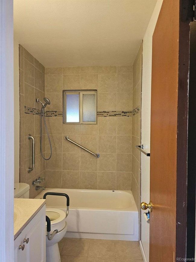 484 S Lima Cir, House other with 6 bedrooms, 3 bathrooms and 2 parking in Aurora CO | Image 16