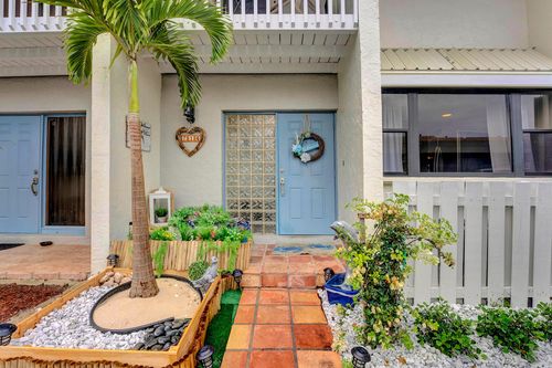 716 Ne 20th Ln, Boynton Beach, FL, 33435-2421 | Card Image