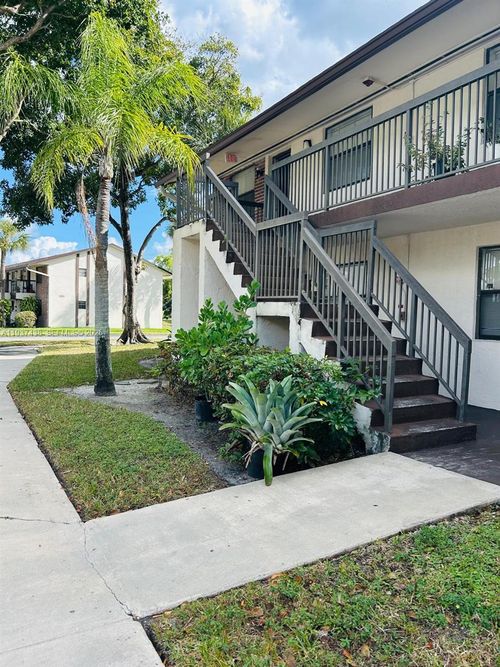105-6031 Shakerwood Cir, Tamarac, FL, 33319-2362 | Card Image