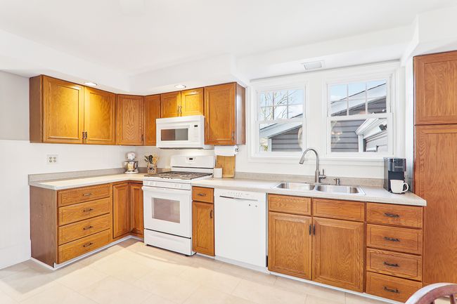 107 Anderson Blvd, House other with 3 bedrooms, 3 bathrooms and 2 parking in Geneva IL | Image 11