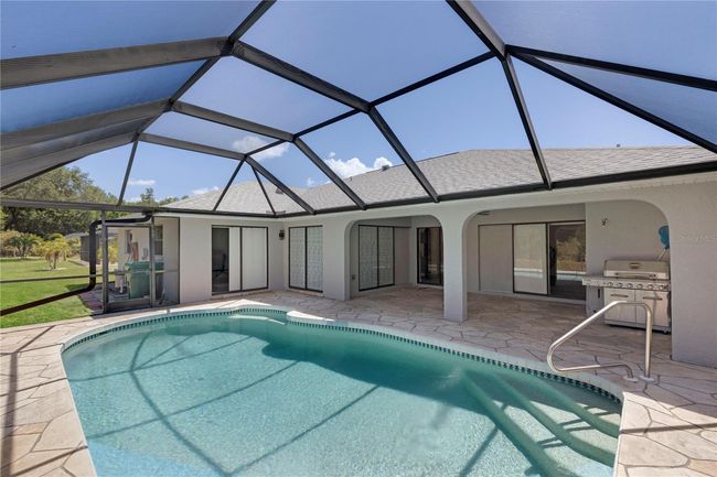 Pool/Lanai | Image 32