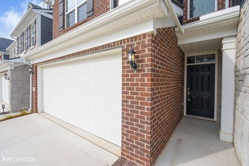 324 Strawberry Dr, Rochester, MI, 48307-4944 | Card Image