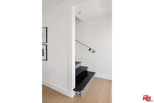 619 N Sycamore Ave, Home with 2 bedrooms, 2 bathrooms and 1 parking in Los Angeles CA | Image 14