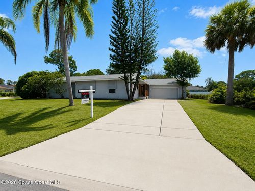 581 Borraclough Ave Nw, PALM BAY, FL, 32907-1832 | Card Image