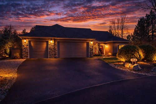 752 Crystal Falls Ct, Redmond, OR, 97756-7472 | Card Image