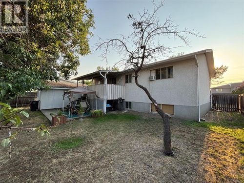 3049 Gordon Dr, Kelowna, BC, V1W3R1 | Card Image