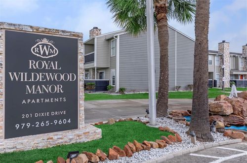 201 Dixie Dr, Clute, TX, 77531-5103 | Card Image